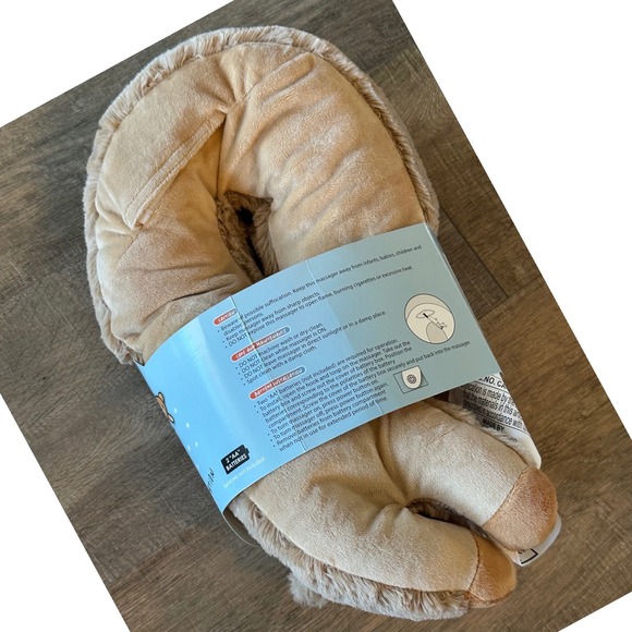 HealthTouch Brown Bear Plush Vibrating Neck Massager Travel Pillow NWT - Picture 3 of 7